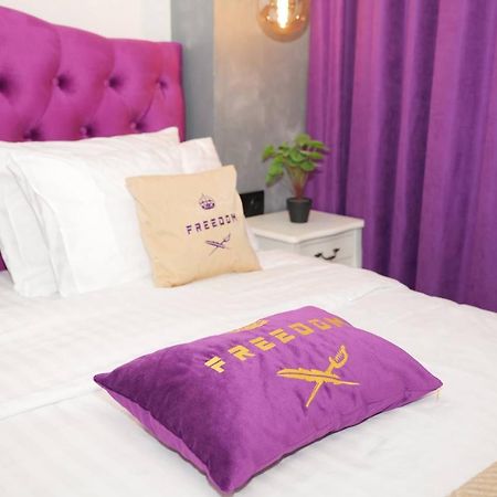 Don Papa Apartments In City Center Kyiv Exterior photo